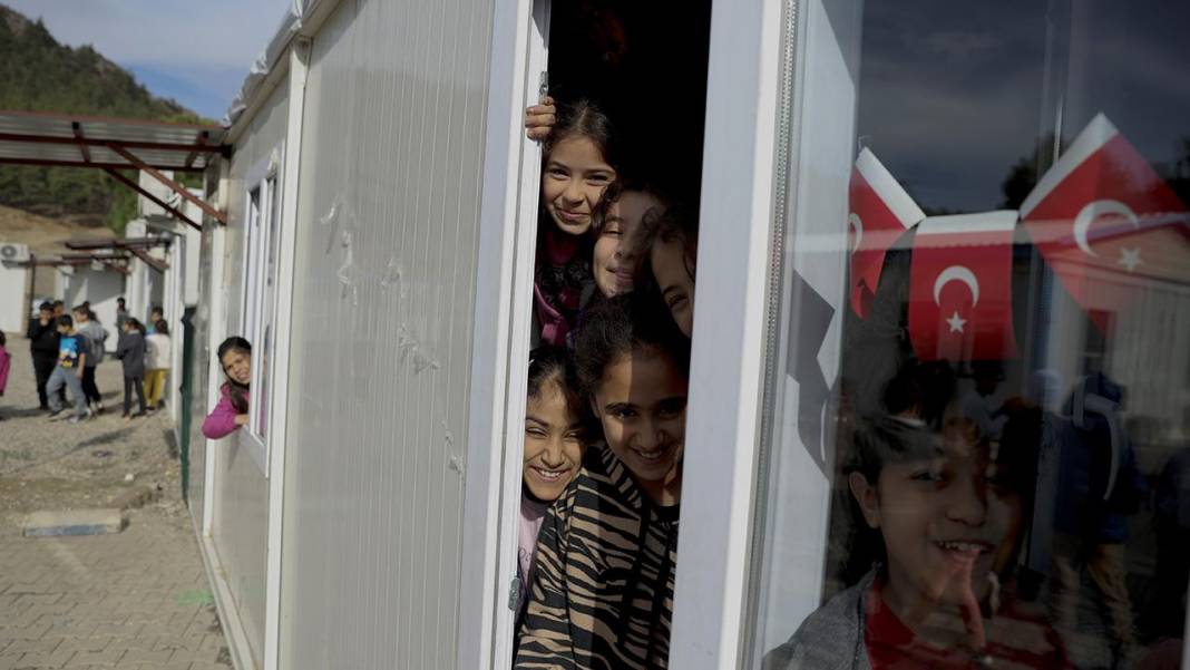 Bakan Tekin'den deprem bölgesindeki öğrencilere müjde 3